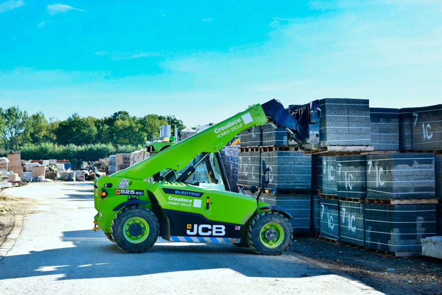 行胜于言！JCB 纯电动伸缩臂叉装车525-60E热销