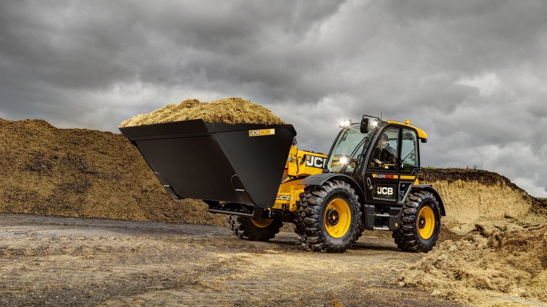 JCB发布伸缩臂叉装车Loadall新品546-70和555-70